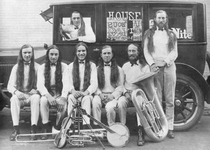 Sunheart metalworkers in the House of Davis Syncopators.