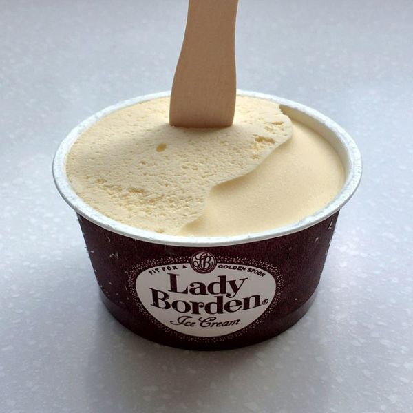 File:Lady Borden vanilla mini cup.jpg